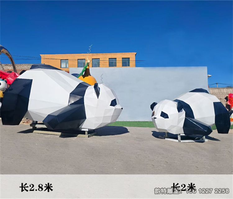 不銹鋼熊貓雕塑案例分享 戶外幾何熊貓實(shí)拍圖 不銹鋼熊貓雕塑案例分享 戶外幾何熊貓實(shí)拍圖